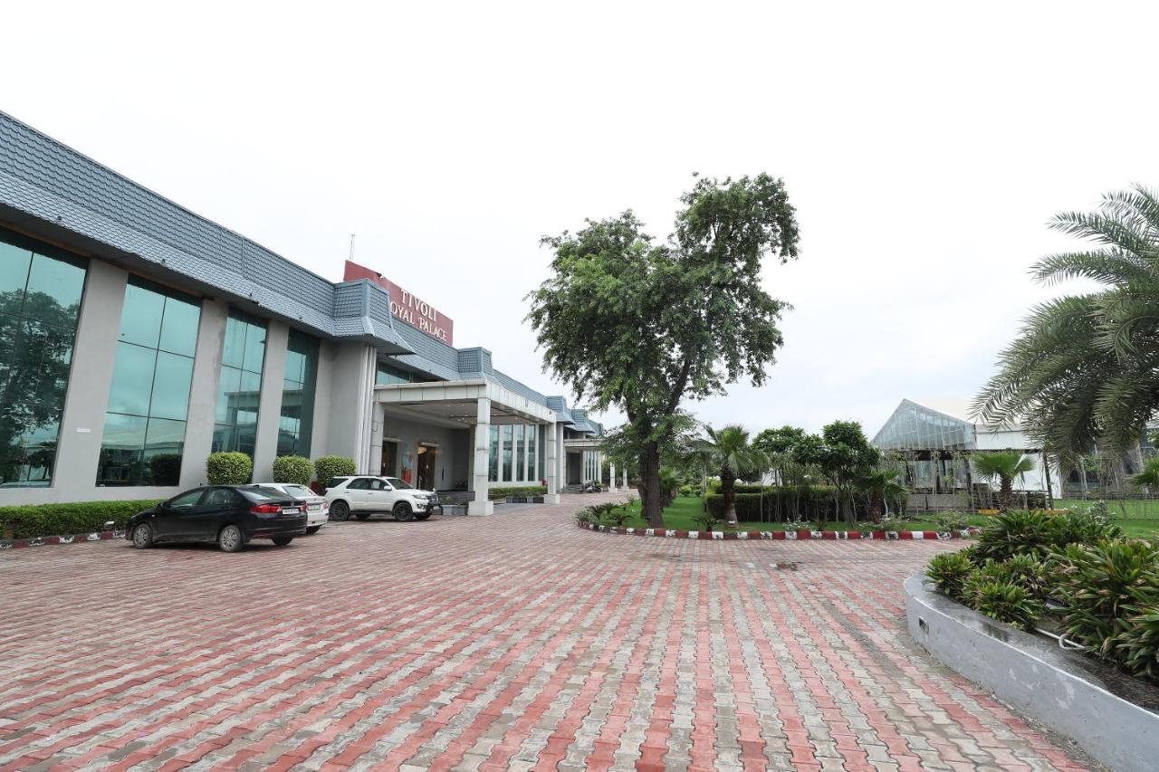 Tivoli Royal Palace Janauli Exterior foto